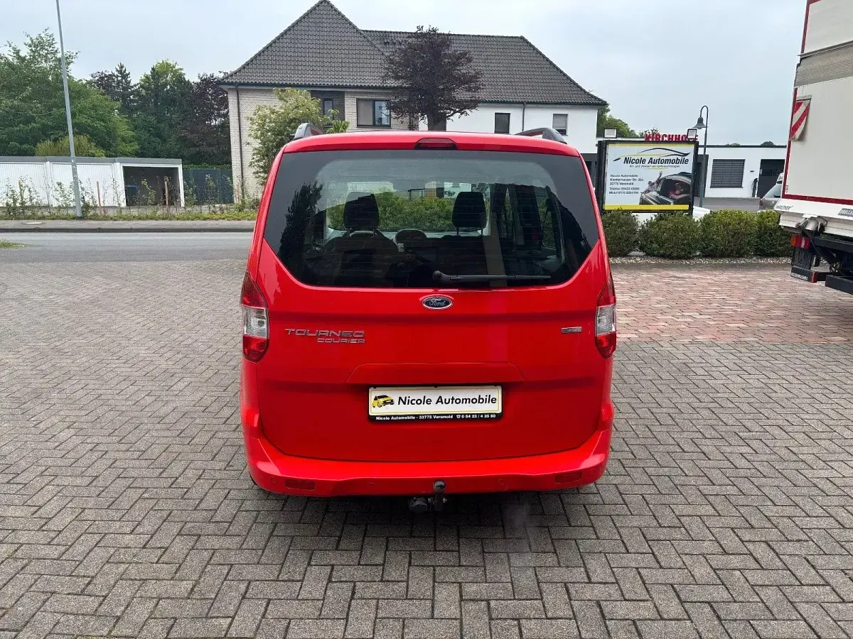 Gebraucht Ford Tourneo Trend 101 PS (74 kW) 2017 Rot Kombi
