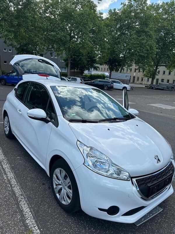 Weiß Gebraucht 2014 Peugeot 208 Kleinwagen | 4.500 € (Fairer Preis) - Bild 1/4
