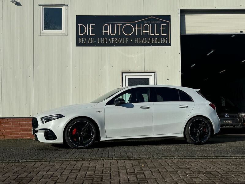Weiß Gebraucht 2022 Mercedes A45 AMG AMG Limousine | 46.564 € (Superpreis) - Bild 1/4