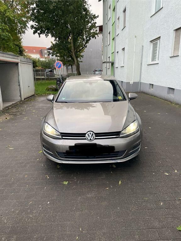 Braun Gebraucht 2015 VW Golf VII Edition Limousine | 12.800 € (Fairer Preis) - Bild 1/4