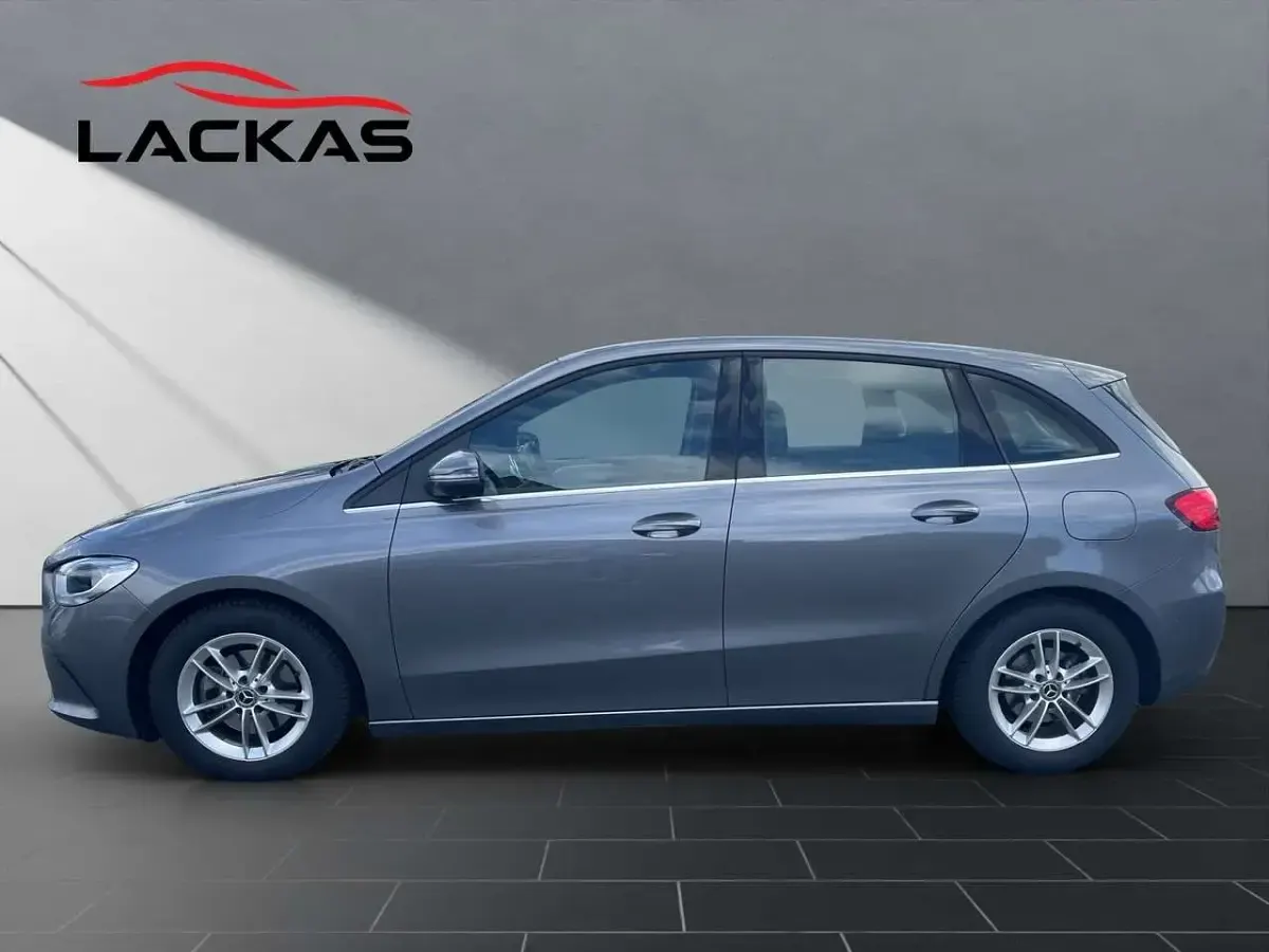Gebraucht Mercedes B180 116 PS (85 kW) 2019 Mountaingrau  met. Kleinwagen