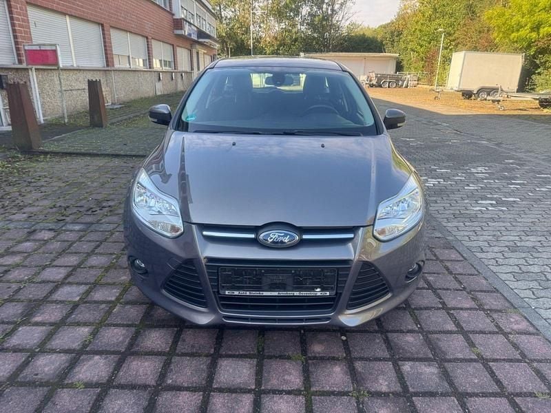 Grau Gebraucht 2013 Ford Focus Kombi | 3.499 € (Superpreis) - Bild 1/4