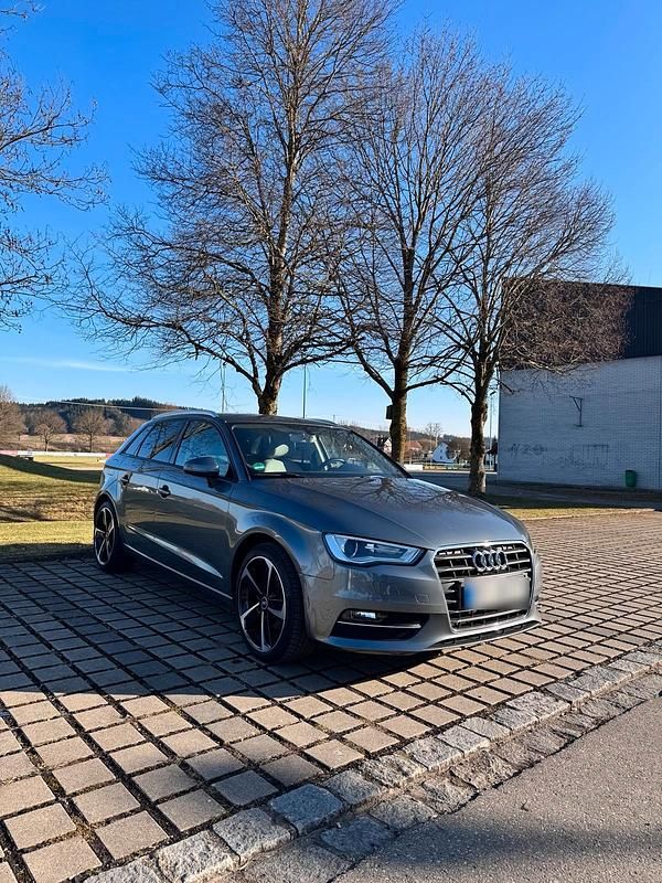 Gebraucht Audi A3 Comfort 150 PS (110 kW) 2015 Grau Limousine