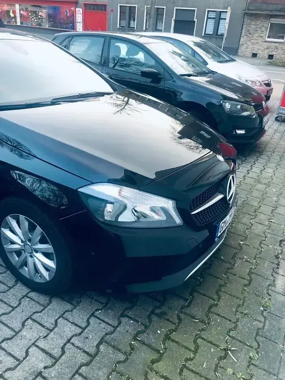 Gebraucht Mercedes A200 136 PS (100 kW) 2015 Schwarz Limousine