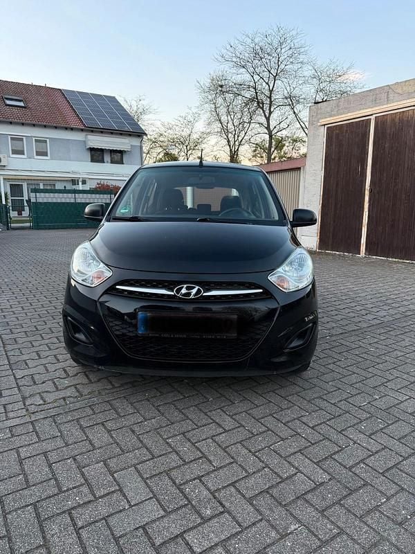 Gebraucht Hyundai i10 69 PS (50 kW) 2011 Schwarz Kleinwagen