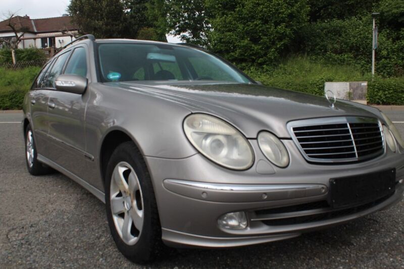 Silber Gebraucht 2004 Mercedes E240 Kombi | 4.999 € (Fairer Preis) - Bild 1/4