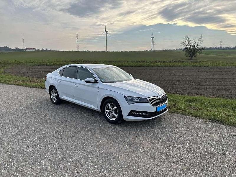 Gebraucht Skoda Superb Ambition 150 PS (110 kW) 2021 Weiß Limousine