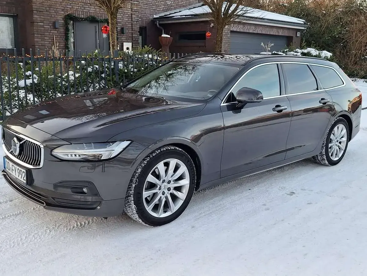 Gebraucht Volvo V90 Momentum 235 PS (172 kW) 2021 Grau Kombi