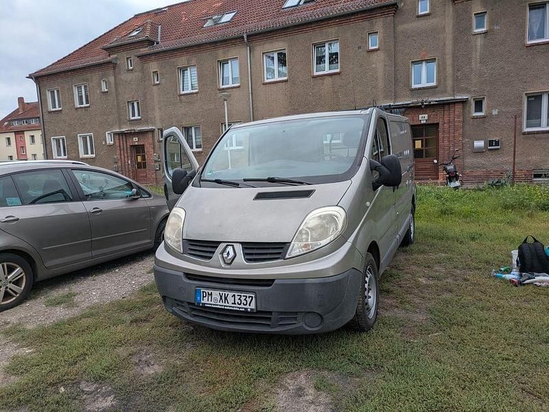 Grün Gebraucht 2011 Renault Trafic Van | 7.800 € (Superpreis) - Bild 1/4