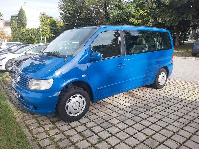 Blau Gebraucht 2001 Mercedes V220 Van / Kleinbus | 7.300 € (Fairer Preis) - Bild 1/4