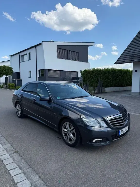 Gebraucht Mercedes E350 Avantgarde 231 PS (169 kW) 2010 Grau Limousine