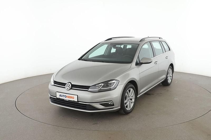 Silber Gebraucht 2018 VW Golf VII Highline Kombi | 13.090 € (Fairer Preis) - Bild 1/3