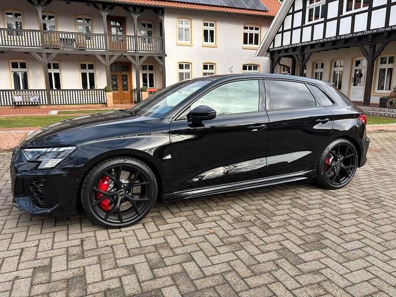 Gebraucht Audi RS3 Ambiente 400 PS (294 kW) 2023 Schwarz Limousine