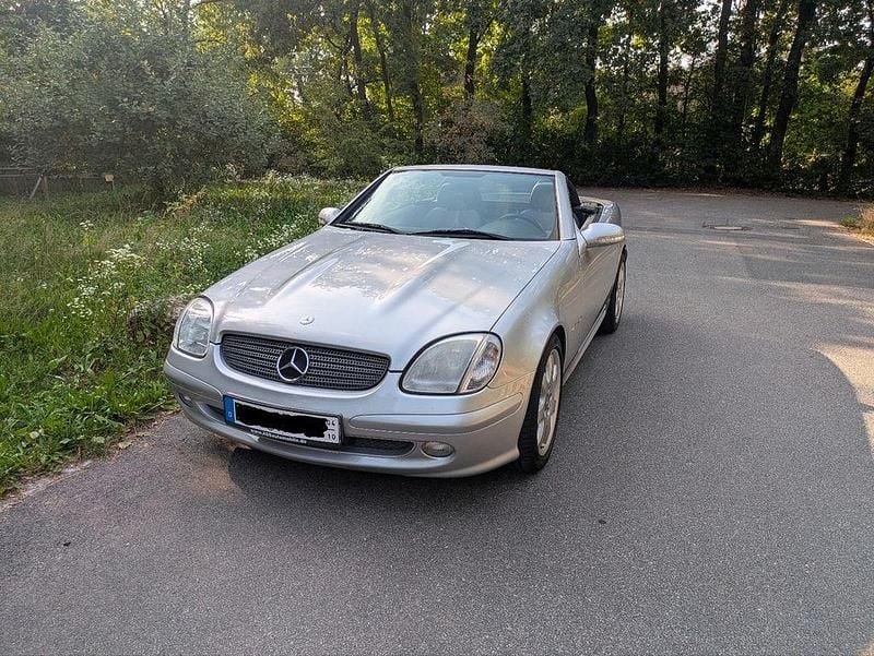 Silber Gebraucht 2001 Mercedes SLK200 Cabrio | 7.499 € (Etwas zu teuer) - Bild 1/4
