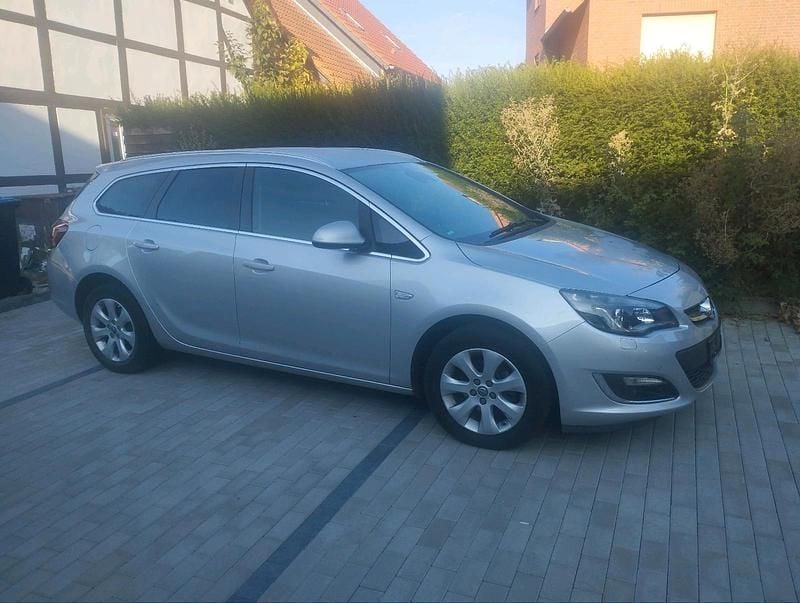 Silber Gebraucht 2015 Opel Astra Kombi | 5.400 € (Guter Preis) - Bild 1/4
