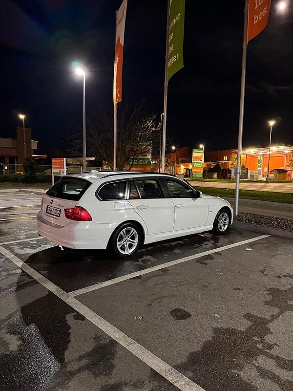 Gebraucht BMW 318 143 PS (105 kW) 2012 Weiß Kombi