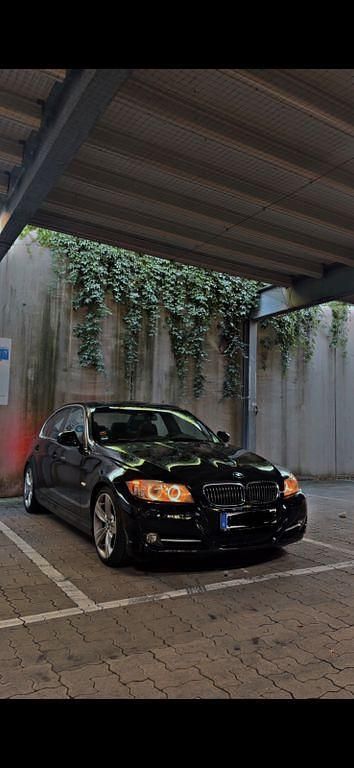 Schwarz Gebraucht 2010 BMW 335 Limousine | 16.000 € (Fairer Preis) - Bild 1/2