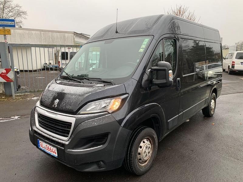 Gebraucht Peugeot Boxer Premium 140 PS (102 kW) 2020 Grau Van
