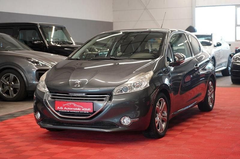 Grau Gebraucht 2013 Peugeot 208 Allure Kleinwagen | 4.450 € (Guter Preis) - Bild 1/4