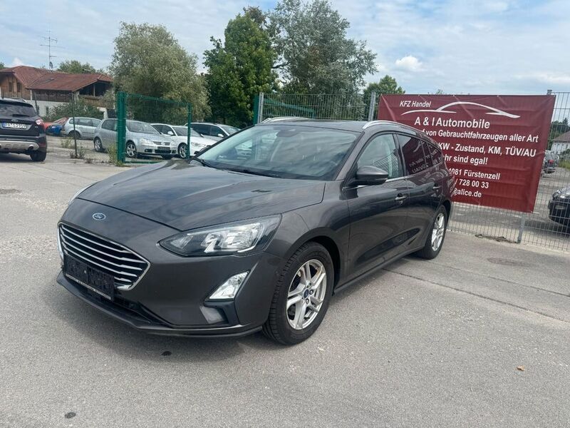 Grau Gebraucht 2020 Ford Focus Cool & Connect Limousine | 11.990 € (Etwas zu teuer) - Bild 1/4