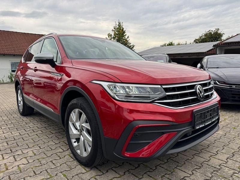 Rot Gebraucht 2022 VW Tiguan Allspace Life SUV | 34.490 € (Fairer Preis) - Bild 1/4