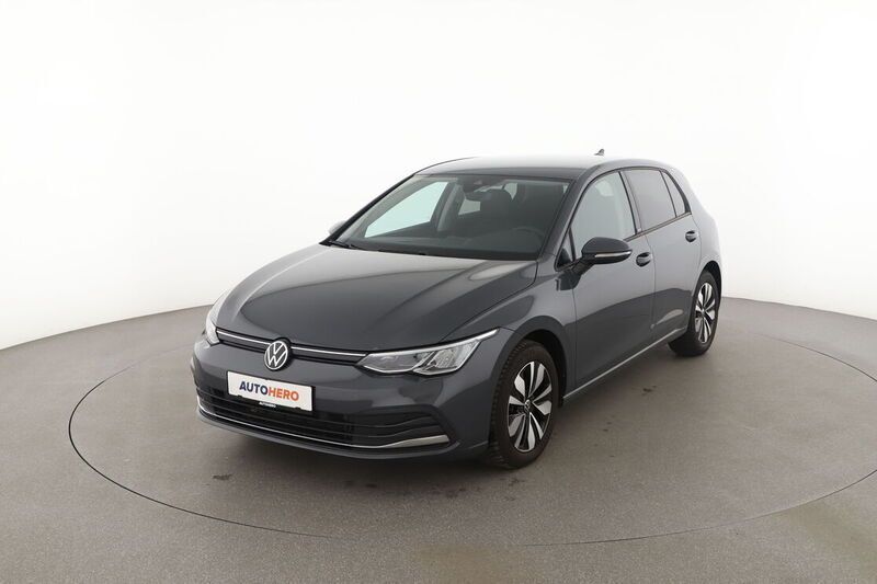Grau Gebraucht 2023 VW Golf VIII Move Limousine | 28.420 € (Teuer) - Bild 1/4