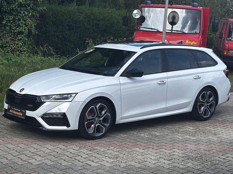 Weiß Gebraucht 2023 Skoda Octavia RS Limousine | 30.650 € (Guter Preis) - Bild 1/4