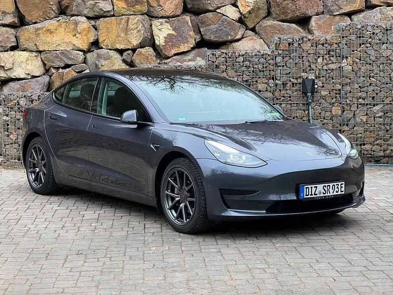 Second-hand Tesla Model 3 225 kW (306 CP) 2022 Gri Berlinǎ
