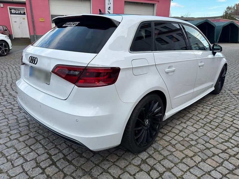 Gebraucht Audi A3 S-Line 150 PS (110 kW) 2015 Weiß Kleinwagen