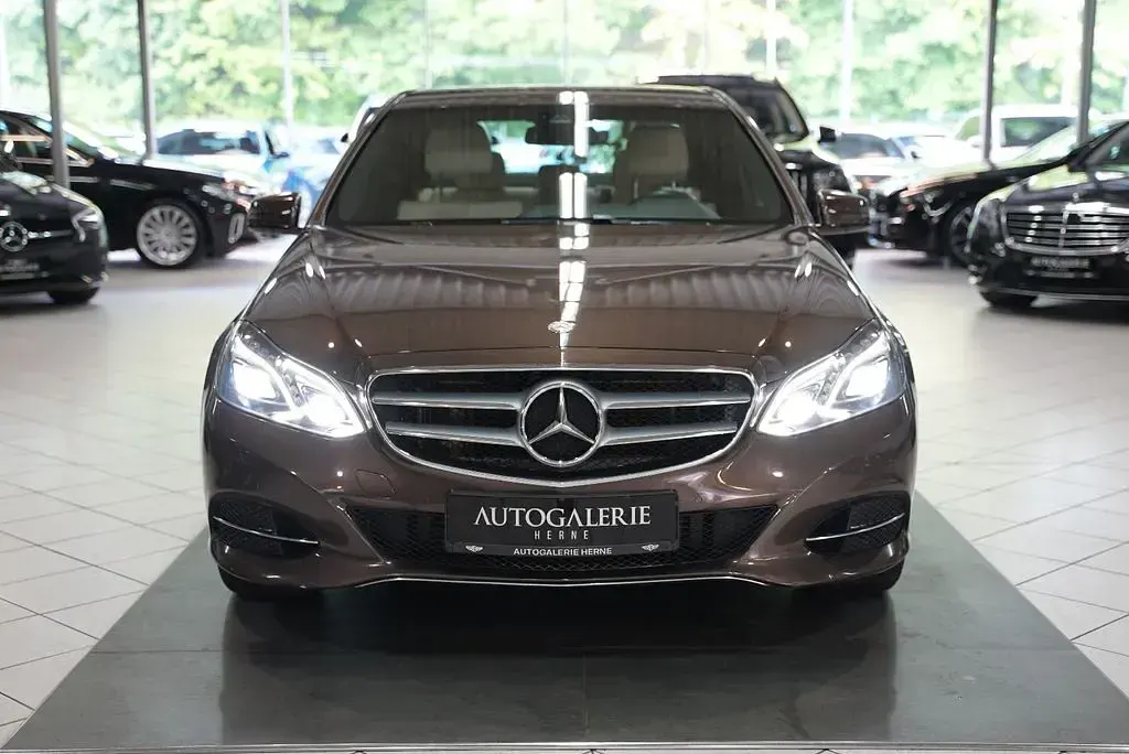 Używany Mercedes E250 Edition 204 KM (150 kW) 2016 Brązowy Sedan/Limuzyna