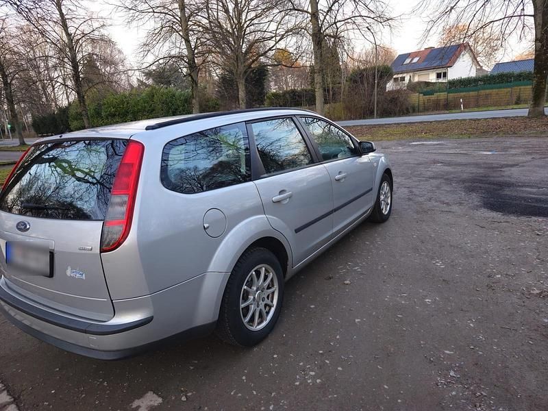 Gebraucht Ford Focus 109 PS (80 kW) 2006 Silber Kombi