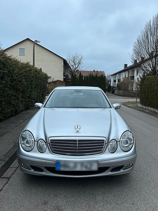 Gebraucht Mercedes E200 162 PS (119 kW) 2005 Silber Limousine