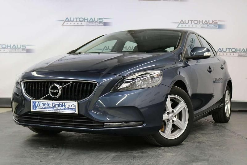 Blau Gebraucht 2018 Volvo V40 Kinetic Kombi | 17.490 € (Fairer Preis) - Bild 1/4