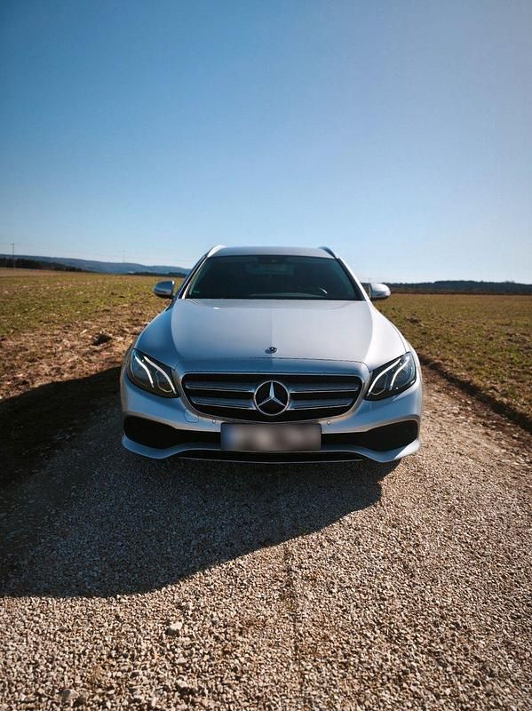 Gebraucht Mercedes E220 Avantgarde 194 PS (142 kW) 2018 Silber Kombi
