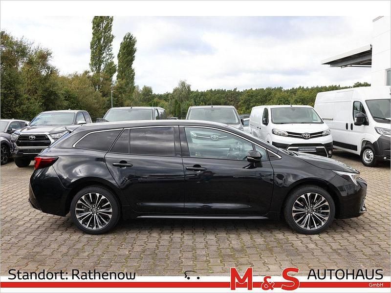 Nowe Toyota Corolla 140 KM (102 kW) 2025 Czarny Kombi
