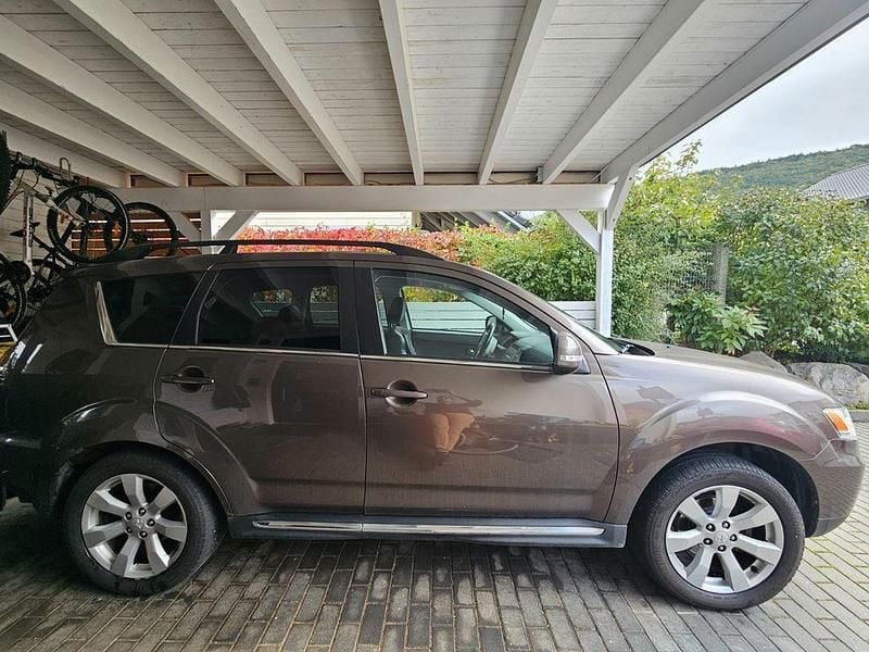 Braun Gebraucht 2011 Mitsubishi Outlander Instyle SUV | 7.800 € (Fairer Preis) - Bild 1/4