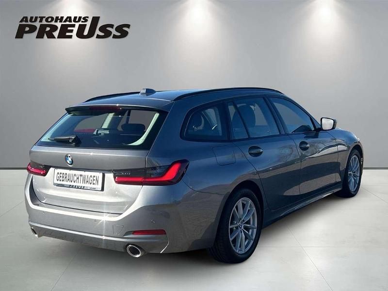 Gebraucht BMW 320 190 PS (139 kW) 2023 Skyscraper grau metallic Kombi