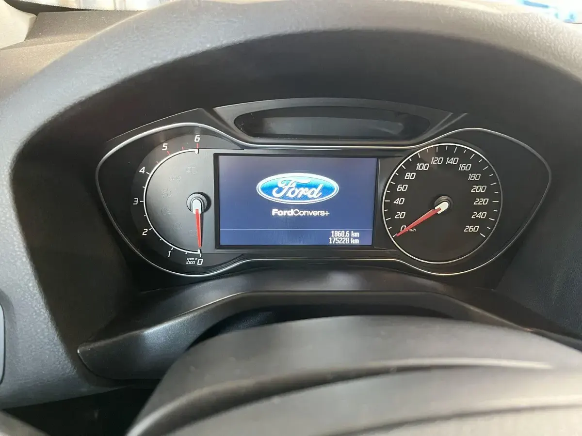 Gebraucht Ford Mondeo Titanium 140 PS (102 kW) 2014 Grau Kombi