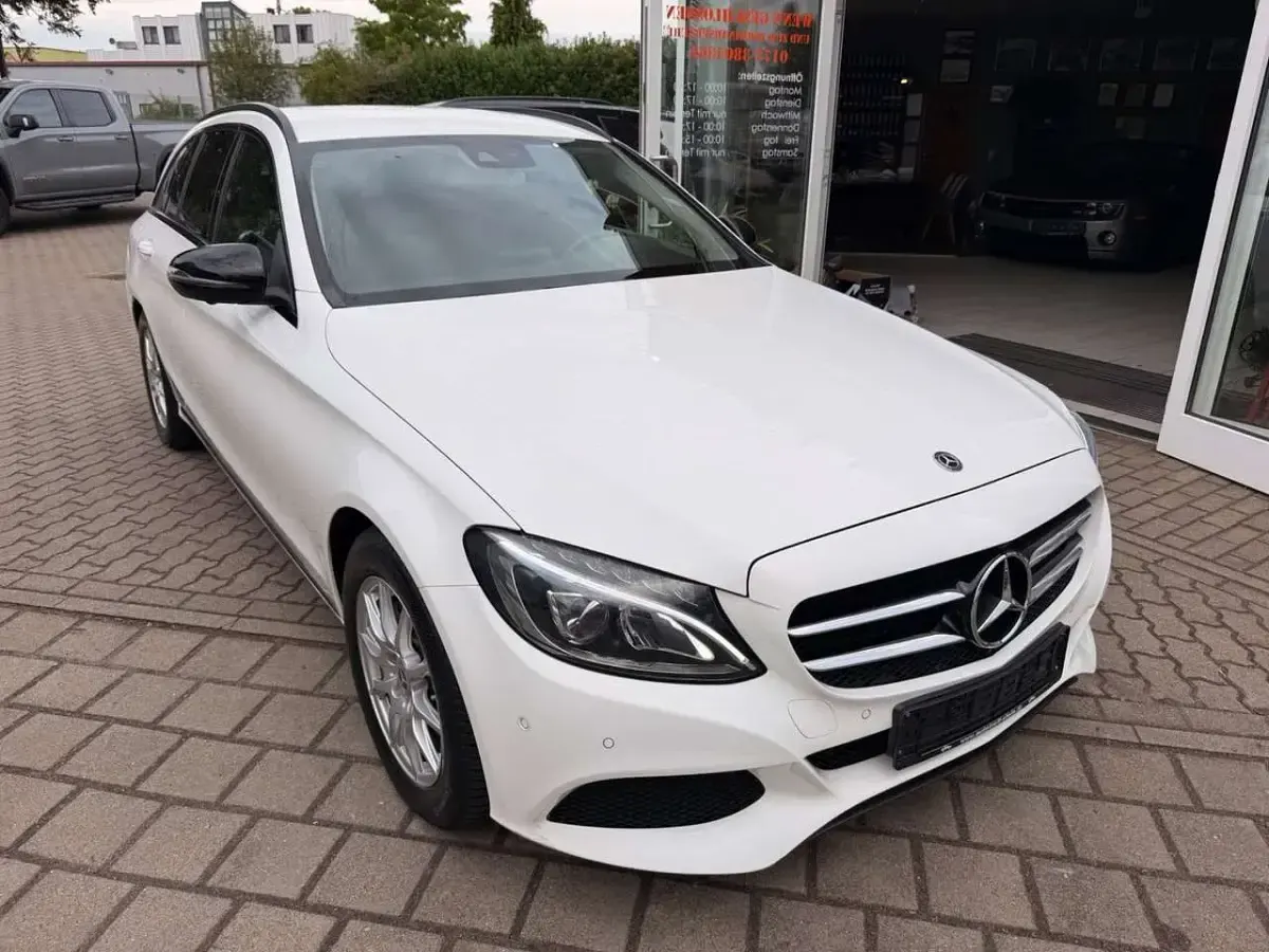 Gebraucht Mercedes C180 156 PS (114 kW) 2017 Polarweiss Kombi