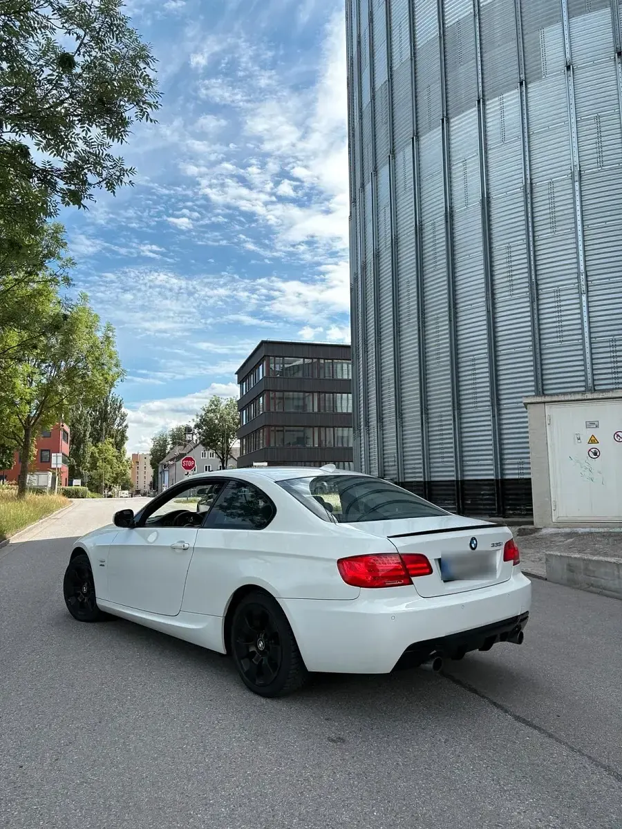Gebraucht BMW 335 M Sport 306 PS (225 kW) 2011 Weiß Coupé