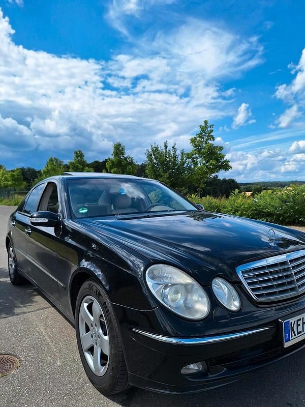 Schwarz Gebraucht 2005 Mercedes E270 Limousine | 4.900 € (Fairer Preis) - Bild 1/4