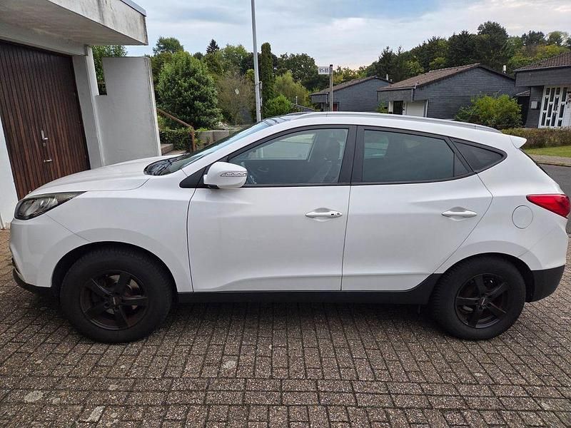 Weiß Gebraucht 2012 Hyundai ix35 Premium SUV | 8.500 € (Guter Preis) - Bild 1/4