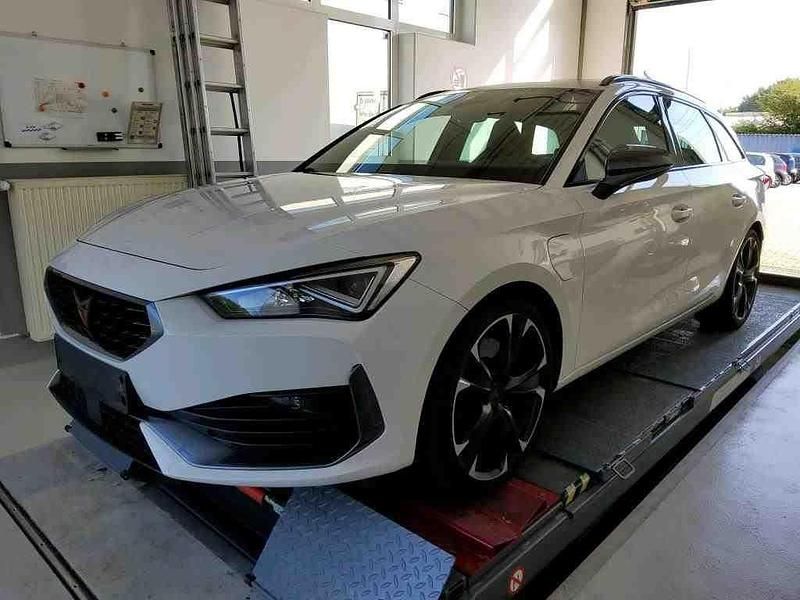 Weiß Gebraucht 2021 Cupra Leon VZ Limousine | 22.990 € (Fairer Preis) - Bild 1/4