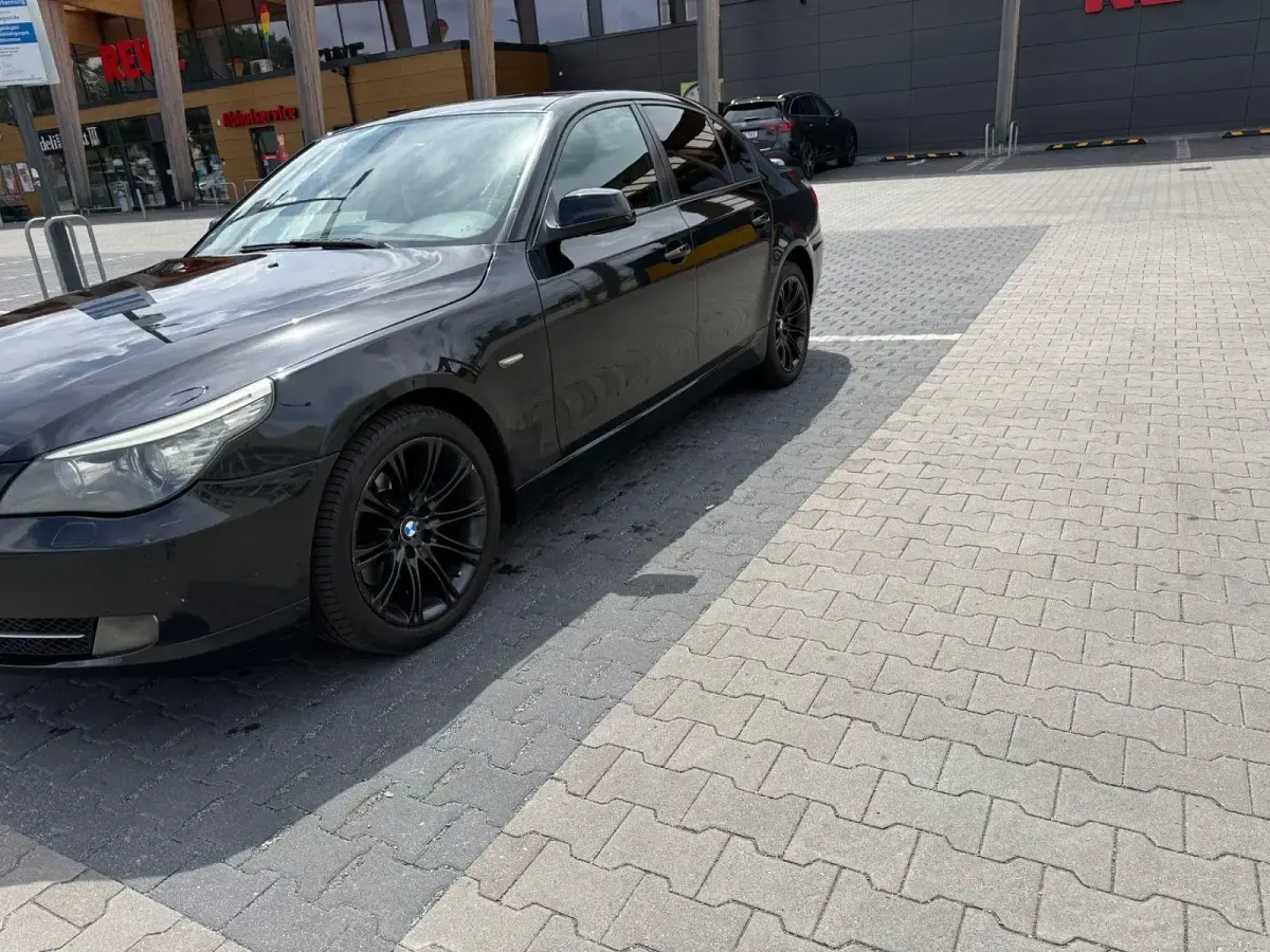 Gebraucht BMW 525 Exclusive 197 PS (144 kW) 2009 Schwarz Limousine