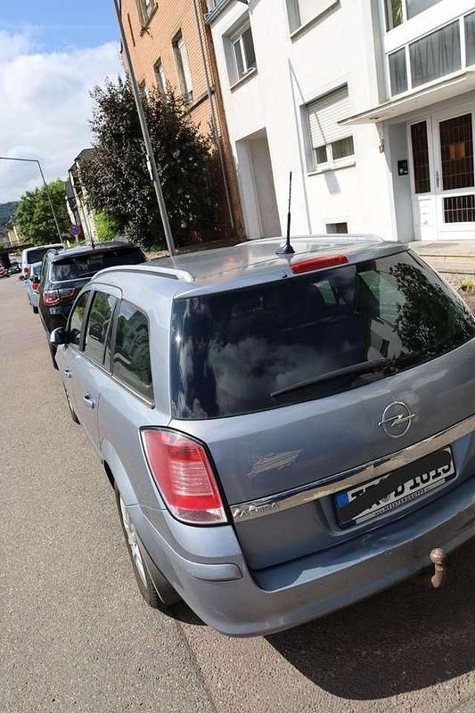 Grau Gebraucht 2005 Opel Astra Sport Kombi | 2.200 € (Fairer Preis) - Bild 1/4