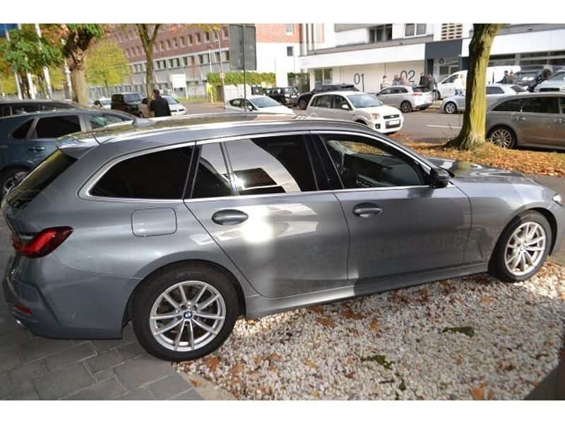 Gebraucht BMW 318 Shadowline 150 PS (110 kW) 2024 Grau Kombi