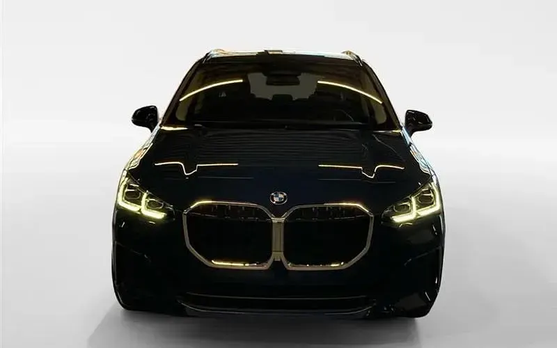 Neu BMW 218 Luxury Line 136 PS (100 kW) 2026 Blau Coupé