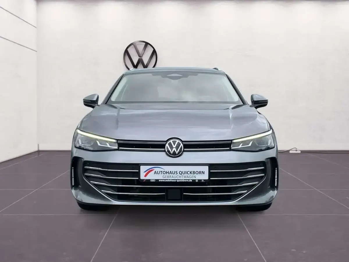 Gebraucht VW Passat Business 150 PS (110 kW) 2025 Grau Kombi