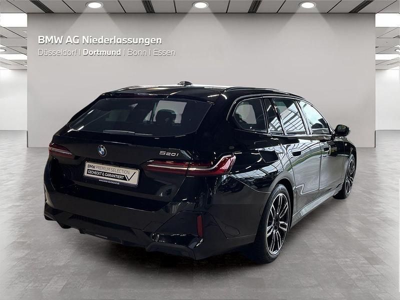 Gebraucht BMW 520 M Sport 190 PS (139 kW) 2025 Schwarz Kombi