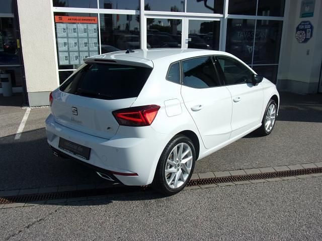Glacial/nevada weiss metallic Gebraucht 2024 Seat Ibiza FR Kleinwagen | 20.660 € (Fairer Preis) - Bild 1/4